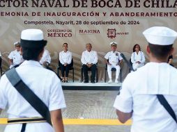 Andrés Manuel López Obrador, acompañado de la presidenta electa de Mexico Claudia Sheinbaum, durante una gira de trabajo en el municipio de Compostela estado de Nayarit.  EFE/Gobierno de Mexico.