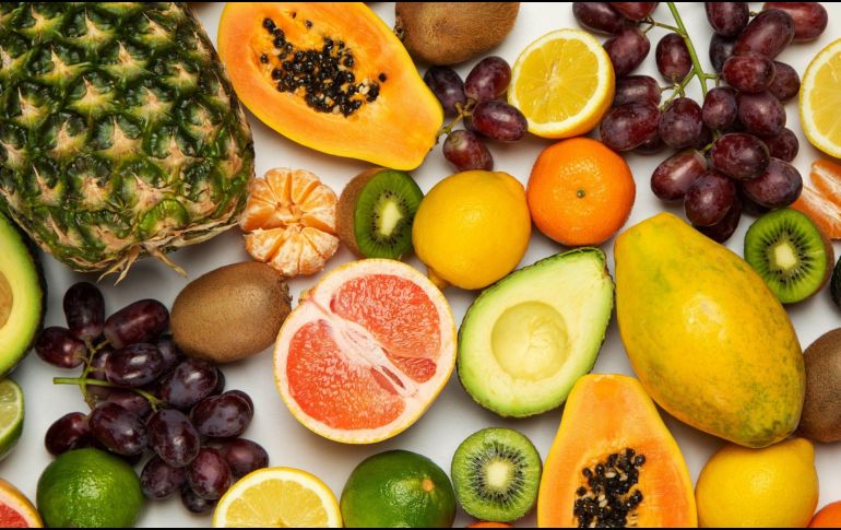 La papaya no solo es una fruta deliciosa y refrescante, sino que también está cargada de beneficios para la salud. CANVA