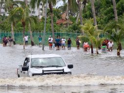 El Presidente informó que mil personas se encuentran en refugios, donde se les garantiza tres comidas calientes al día, atención médica y la entrega de despensas y agua. SUN / ARCHIVO