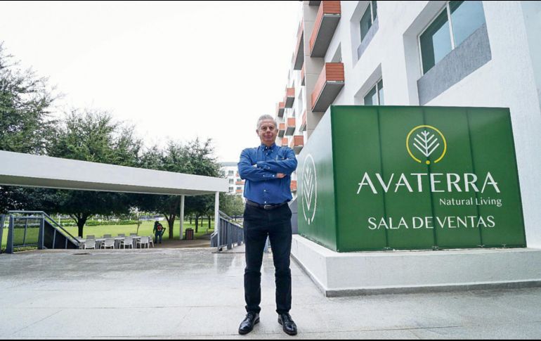 El director general de Avaterra compartió todas las adecuaciones que se hicieron al recinto para cumplir con el objetivo de ofrecer viviendas sustentables, que ahorren agua y energía, y reduzcan su huella de carbono. EL INFORMADOR/ H. Figueroa