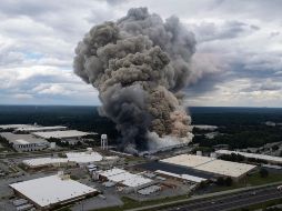 La falla hizo que el agua se mezclara con una sustancia química volátil, lo que produjo una nube de sustancias químicas. AP / B. Gray