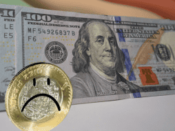 La moneda mexicana cerró los mercados internacionales en aproximadamente 20.21 pesos por dólar, reflejando una depreciación del 0.82% (16 centavos) respecto a la jornada previa. Unsplash