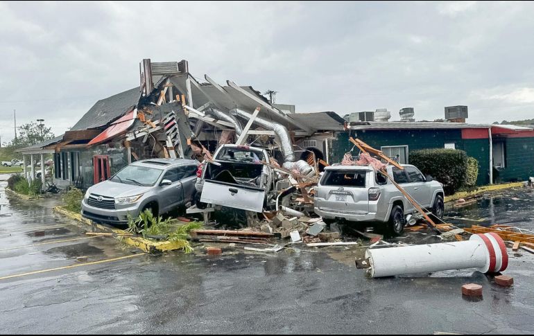 La destrucción que causó el fenómeno meteorológico es patente. EFE