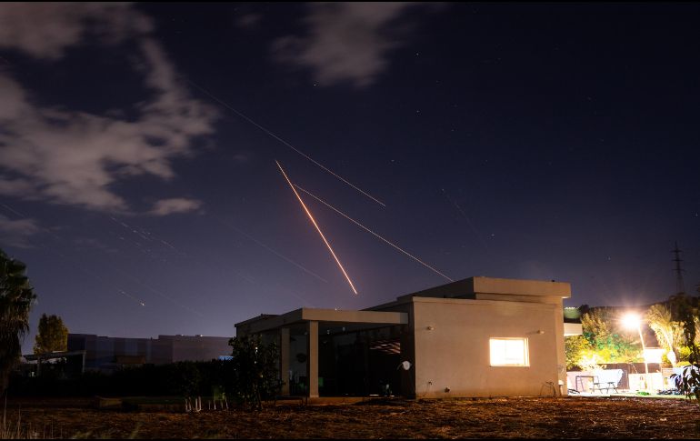 Proyectiles vuelan por el cielo sobre la frontera norte de IsraelXinhua/Ayal Margolin