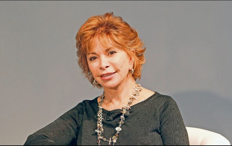 La escritora, en su novela  “Largo pétalo de mar”, aborda el tema de la Guerra Civil española. AFP