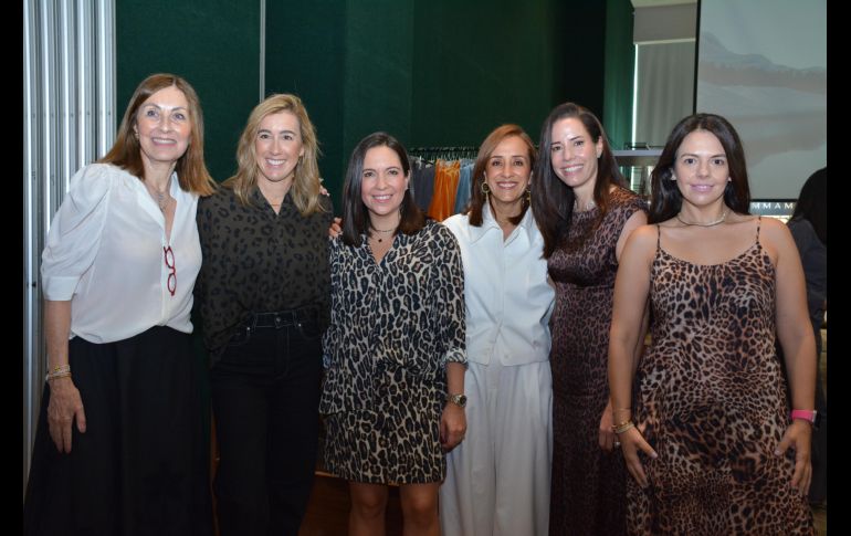 Mercedes Esperaba, Anabella Plasencia, Rocío Cordero, Maye Villa, Elda del Moral y Regina Cordero participaron como cada año en el bazar Nosotros por los niños con cáncer con la edición 