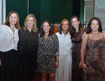 Mercedes Esperaba, Anabella Plasencia, Rocío Cordero, Maye Villa, Elda del Moral y Regina Cordero participaron como cada año en el bazar Nosotros por los niños con cáncer con la edición 