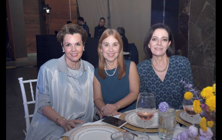 Vicky Horn, Adriana Gómez de Vargas e Hilda González. GENTE BIEN JALISCO/ Marifer Rached