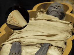 Cuando se hallaron estas momias, aún conservaban la ropa y los atuendos de su cultura. Pixabay