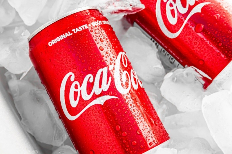  La adicción a la Coca Cola puede variar de persona a persona y depende de factores individuales, como la sensibilidad a los ingredientes y el consumo frecuente. UNSPLASH/ James Yarema