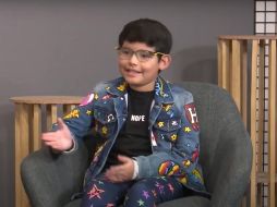 La curiosidad científica de David fue despertada durante una clase de debate sobre si el ser humano realmente había llegado a la luna, lo que lo llevó a profundizar en temas de ciencia, tecnología y matemáticas. YOUTUBE/daviddavinci