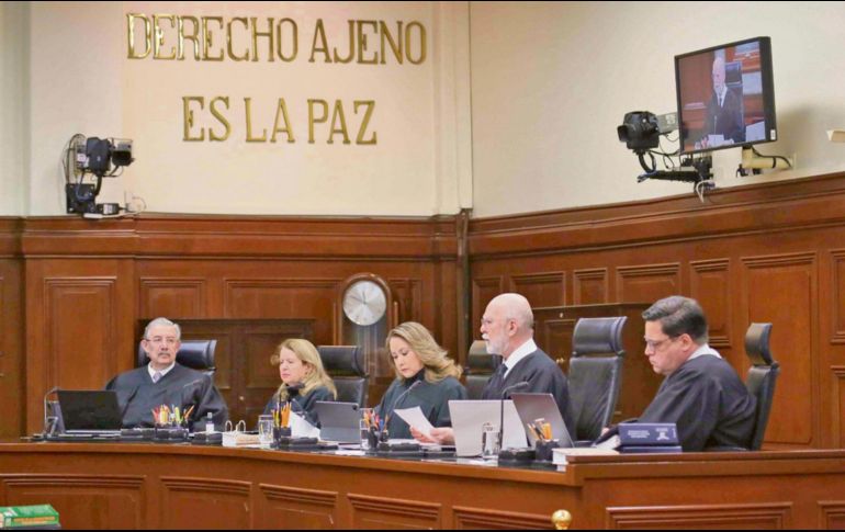 La Suprema Corte consultará si la reforma al Poder Judicial es o no inconstitucional. Jueces y magistrados celebraron la decisión; los afines a Morena acusaron de “Golpe de Estado” al organismo. EL UNIVERSAL