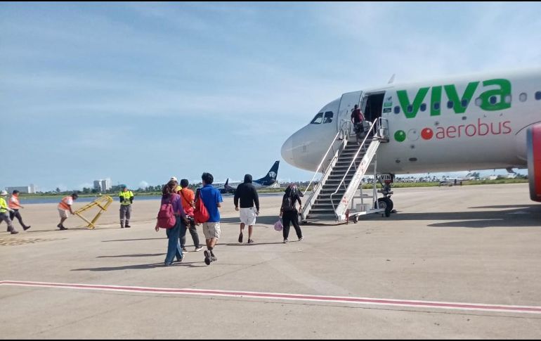 Conoce el sueldo base que puedes conseguir trabajando con Viva Aerobús como piloto. ESPECIAL / X: @VivaAerobus