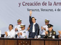 La presidenta Claudia Sheinbaum durante el desfile en conmemoración del Bicentenario de la Constitución de 1824 y los 203 años de la Marina Armada de México. SUN/ H. Salvador.