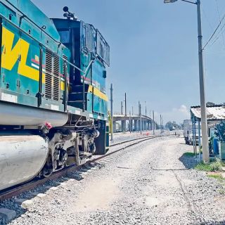 Bloqueo a tren en Puebla detiene insumos plásticos