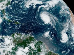 El huracán se aproxima lentamente al continente americano. ESPECIAL