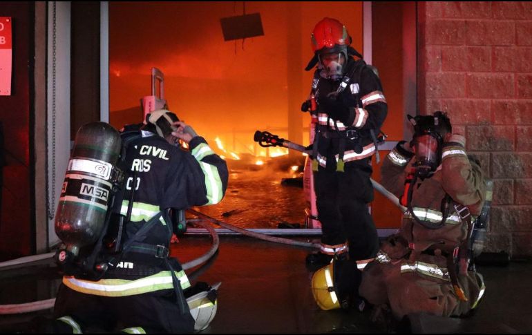 No hubo personas lesionadas por el incendio, se estima que las pérdidas materiales fueron millonarias. ESPECIAL / X: @UMPCyBZ