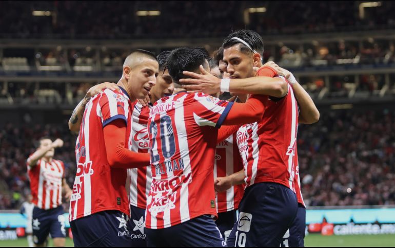 La alineación de Chivas presenta once elementos que rara vez han jugado juntos, en una clara sorpresa para propios y extraños. IMAGO7.