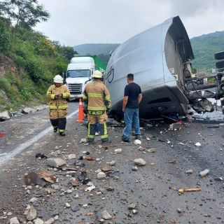 Cierran circulación en carretera a Colima por accidente