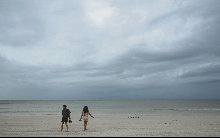 El Gobierno llamó ayer a tomar precauciones al tiempo que el cielo comenzó a nublarse, entre hoy y mañana se espera la llegada del meteoro. AFP