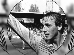 Johan Neeskens brilló en el Ajax de Ámsterdam y fue uno de los jugadores favoritos de la afición culé como titular en el Barcelona de Johan Cruyff. ESPECIAL, EFE / ARCHIVO