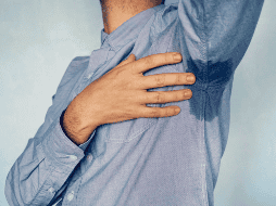 Esta condición no solo causa incomodidad física, sino que también tiene repercusiones emocionales. UNSPLASH / J. HERRINGTON