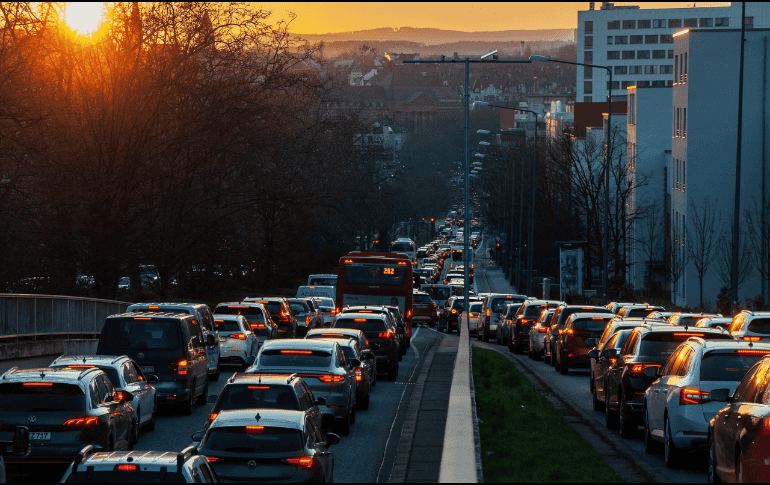 Si el conductor es detenido y no cuenta con el documento necesario para transitar por las calles del país, será multado con 2 mil 171 pesos. Pixabay