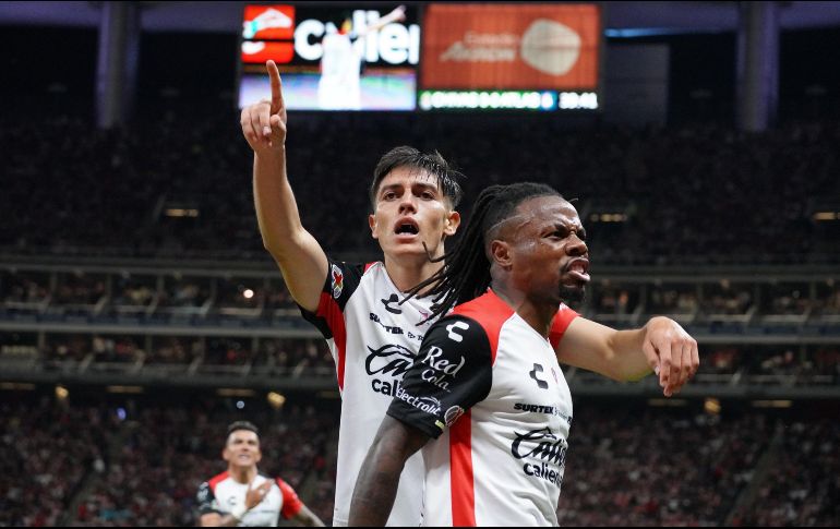 La jugada derivó en el primer gol de la noche en el Clásico Tapatío. IMAGO7.