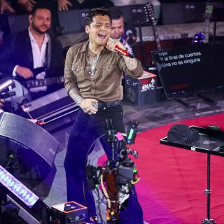 Christian Nodal reaparece en el Palenque de las Fiestas de Octubre tras rumores de salud