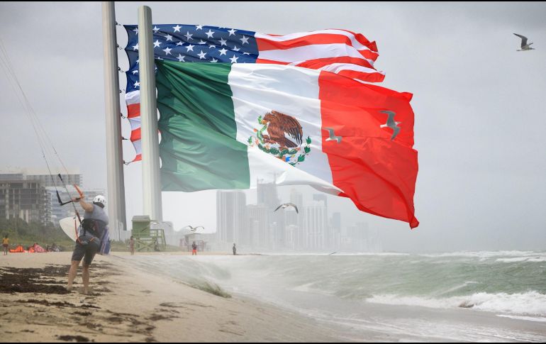 Al corte de las 12:00 horas de este martes, el ciclón se mantenía en categoría 4 de la escala Saffir-Simpson en su camino a Florida. EFE / ARCHIVO