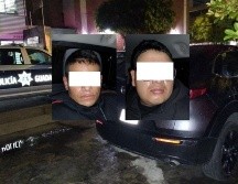 El propietario del vehículo dijo que no conocía a los sujetos y que intentaban robarlo, por lo que fueron detenidos. ESPECIAL / POLICÍA DE GUADALAJARA