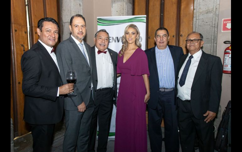 Arturo Distancia, Juan Carlos Arauz, Benito Corona, Abril Ledesma, Jorge Contreras y Gustavo Flores en la celebración del Día Nacional del Arquitecto en Guadalajara. GENTE BIEN JALISCO/ C. Pérez