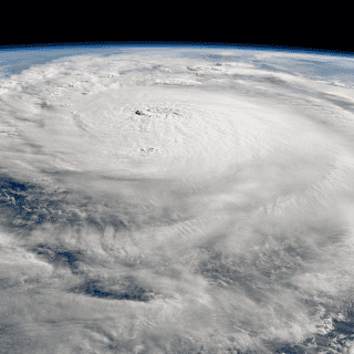 El huracán "Milton" entra al Océano Atlántico con categoría 1