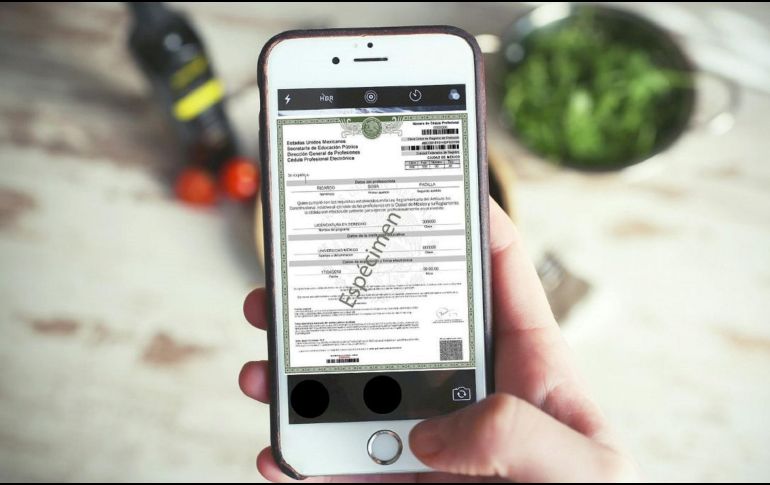 También debes realizar un pago en línea, mediante tarjeta de crédito o débito. UNSPLASH / I. MISKE