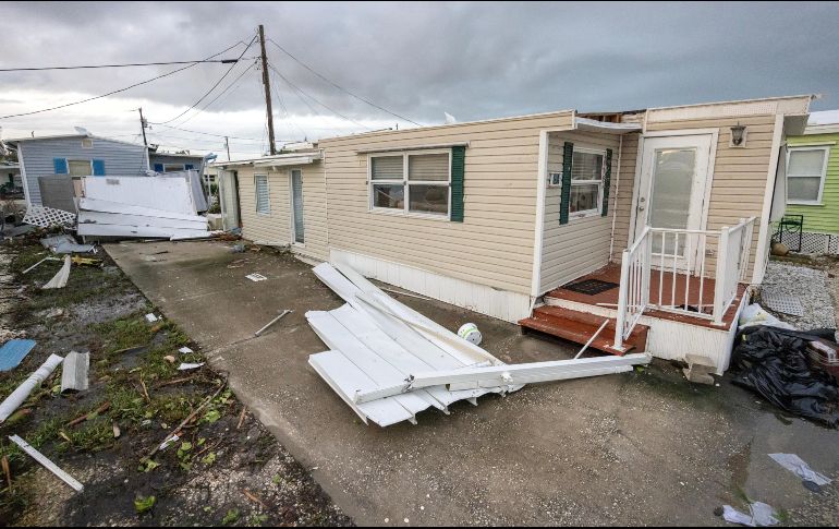 Daños en una casa de Bradenton, Florida, tras el paso de 