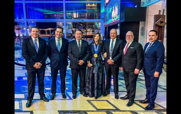 En el evento también fueron entregados los distintivos Industrial Distinguido a 26 empresarios y empresarias de diferentes cámaras industriales y asociaciones. EL INFORMADOR/A. Navarro.