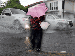Las lluvias fuertes podrían ocasionar encharcamientos, inundaciones y deslaves. NTX / AP / ARCHIVO
