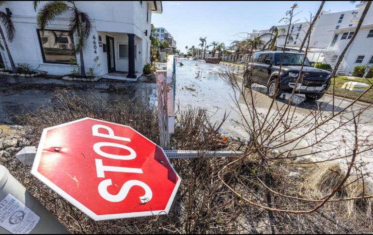 El huracán tocó tierra la noche del miércoles en Siesta Key, cerca de la ciudad de Sarasota. EFE/C. HERRERA