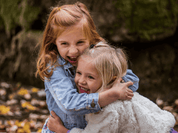 El 11 de octubre es un día para recordar que las niñas de todo el mundo merecen respeto, oportunidades y un futuro brillante. CANVA