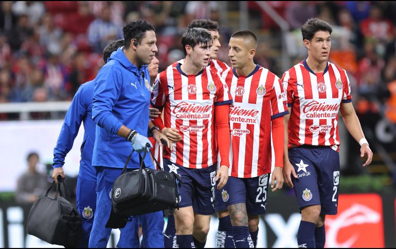 En su primera convocatoria, el director técnico interino, Arturo Ortega, le dio la oportunidad por primera ocasión de seis futbolistas provenientes de fuerzas básicas de Chivas. IMAGO7