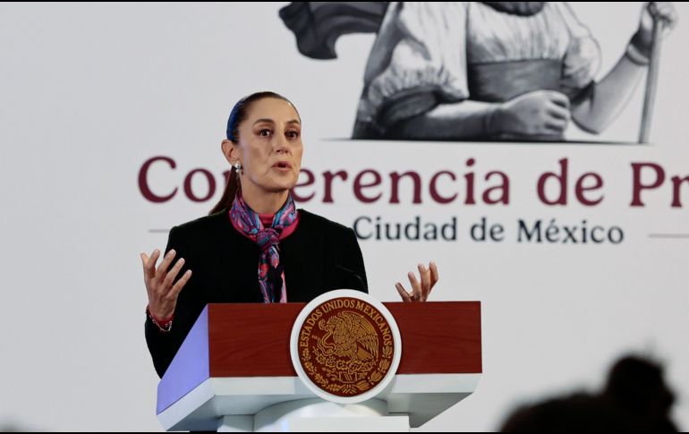 Sheinbaum Pardo destacó que se estará analizando el origen del combustible que proviene del huachicol, y consideró que incluso podría estar llegando a gasolineras. EFE/ Jose Mendez