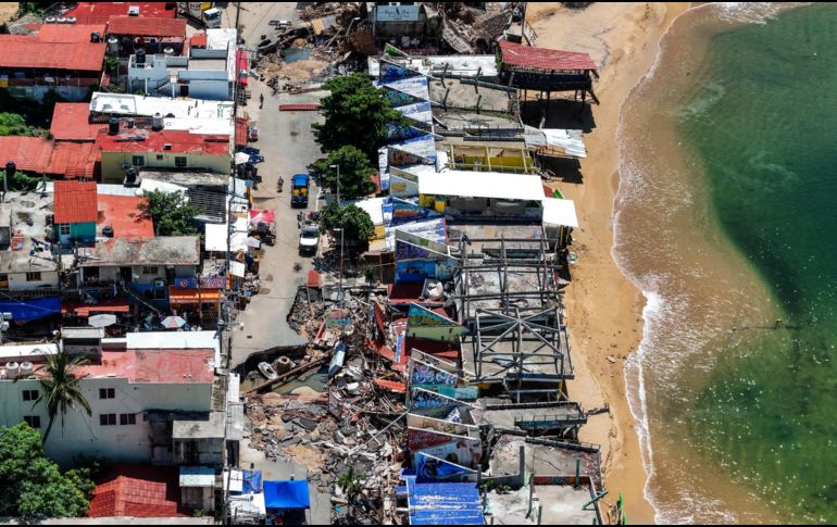 Aérea de escombros por el paso del huracán John, en Acapulco. EFE/ D. Guzmán