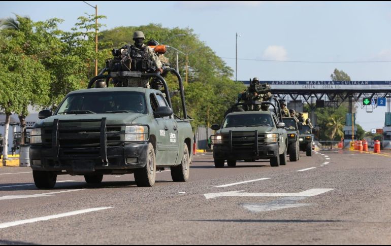 Los nuevos 250 elementos llegaron en vehículos militares a través de la caseta de cobro de Costa Rica en Culiacán, para luego integrarse a las tareas de seguridad asignadas. GOBIERNO DE SINALOA