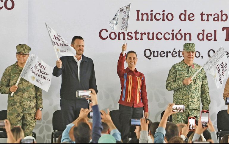 El nuevo tren de pasajeros promete recorrer la ruta entre la capital del país y Querétaro en una hora 40 minutos, 40% menos del tiempo que se hace ahora en carretera, informó Sheinbaum al anunciar oficialmente el inicio de las obras. EL UNIVERSAL