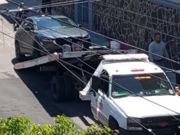 Jardines del Country. En la avenida Salto del Agua hay línea blanca, pero agentes viales acudieron el pasado viernes para levantar autos y solicitar 800 pesos por bajarlos de la grúa y no llevarlos al corralón. Vecinos exigen que se frene este abuso de autoridad. X/AcJardCoun1ra