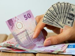 El peso mexicano cotiza en los mercados internacionales alrededor de los 19.55 pesos por dólar. ESPECIAL/ Imagen de Freepik