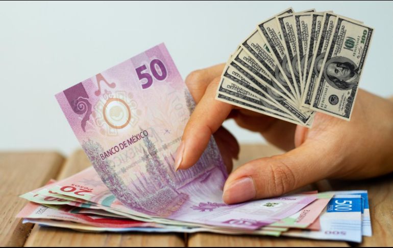 El peso mexicano cotiza en los mercados internacionales alrededor de los 19.55 pesos por dólar. ESPECIAL/ Imagen de Freepik
