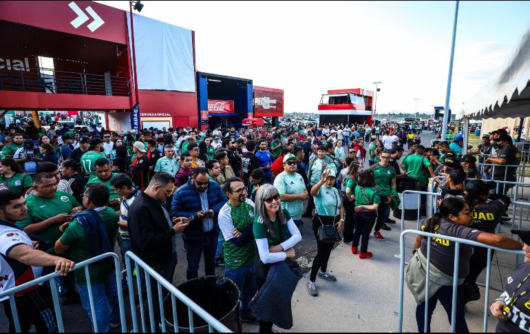 Miles de aficionados hicieron el viaje con el objetivo de ver triunfar a México en casa ante Estados Unidos. EL INFORMADOR/ A. NAVARRO.