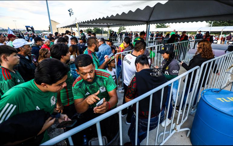 Miles de aficionados hicieron el viaje con el objetivo de ver triunfar a México en casa ante Estados Unidos. EL INFORMADOR/ A. NAVARRO.