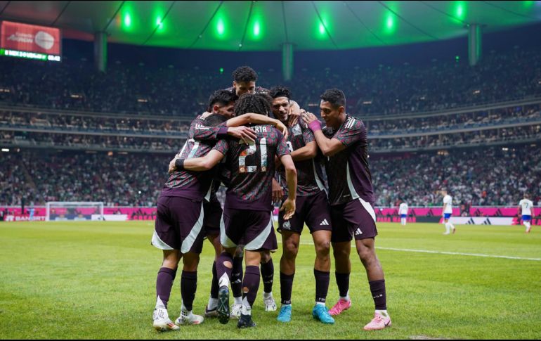 El equipo dirigido por Javier Aguirre se reencontró con el triunfo en una fiesta en Guadalajara. IMAGO7.